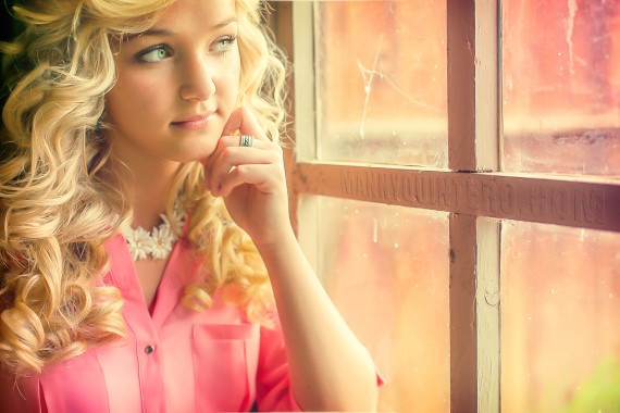 Manny-Quintero-Portrait-Photography-Beautifyl-Girl-by-the-window-Rexburg-Idaho-Falls